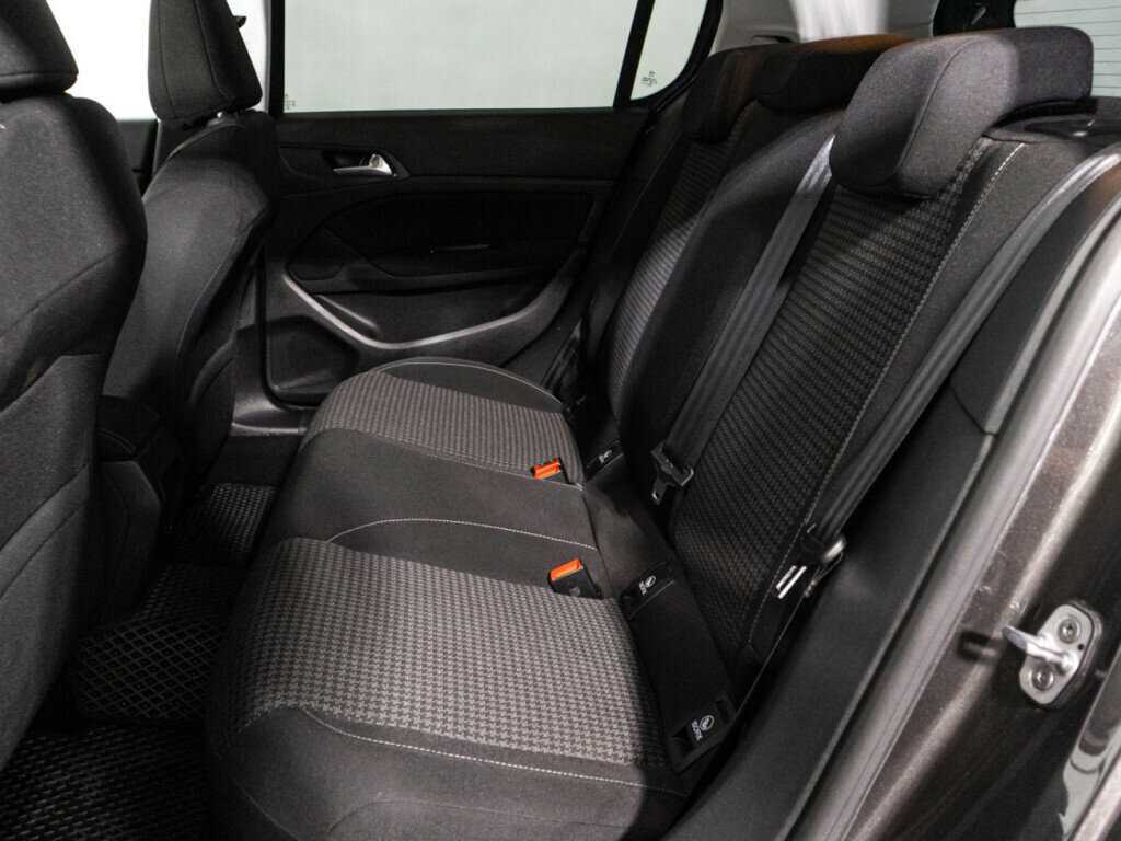 Б/У Пежо 308 2018 года. Фото: #9