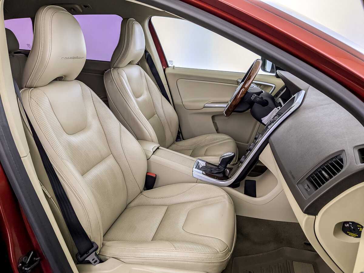 Б/У Вольво ИксЦ60 2013 года. Фото: #21