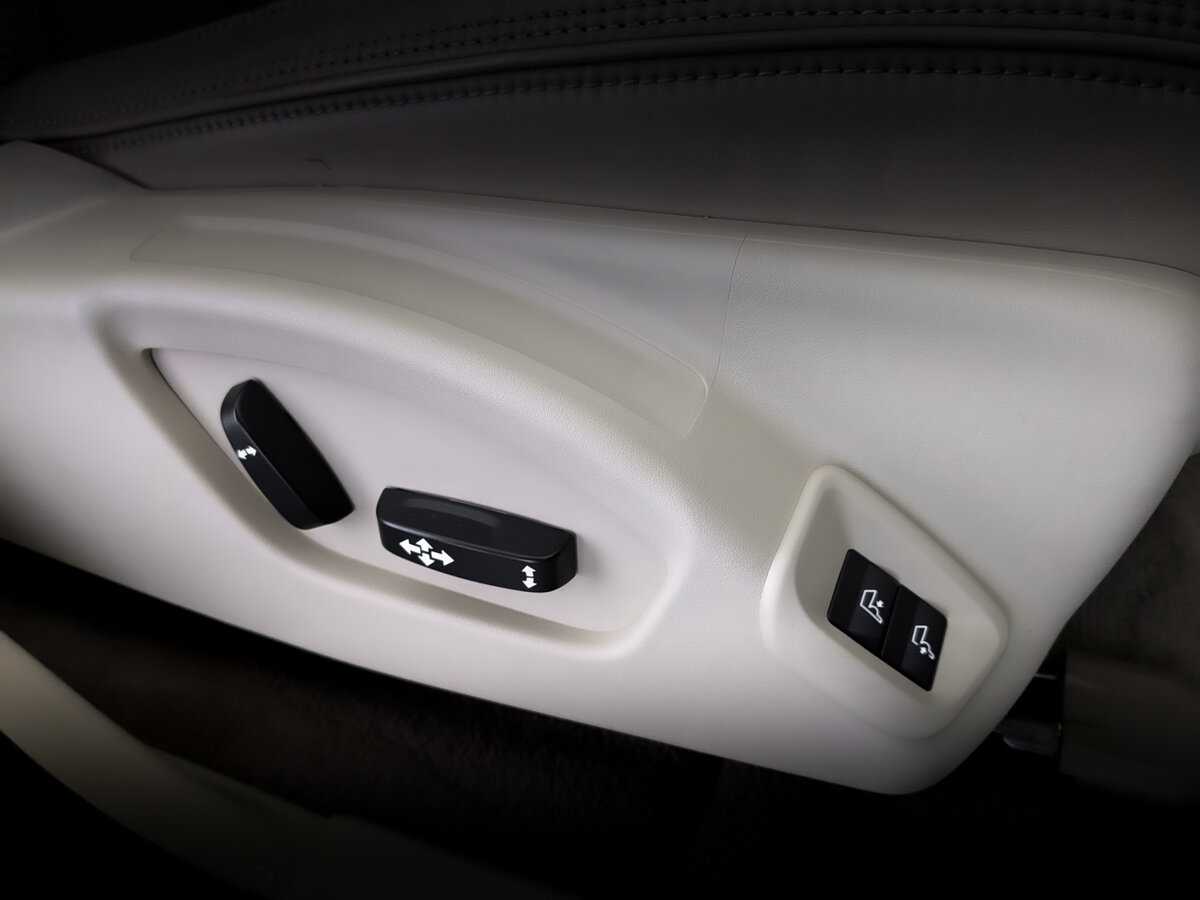 Б/У Вольво ИксЦ60 2013 года. Фото: #22