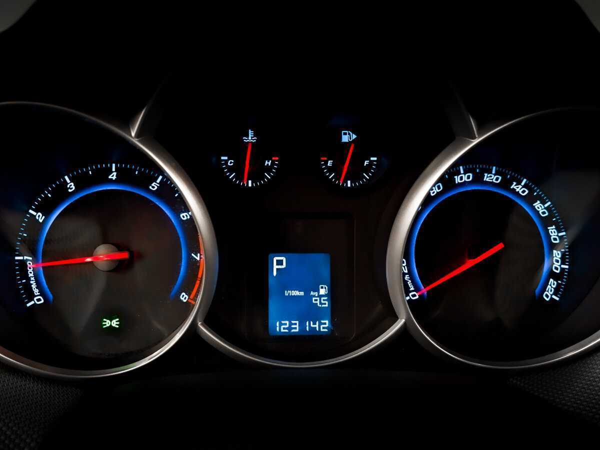 Б/У Шевроле Круз 2013 года. Фото: #12