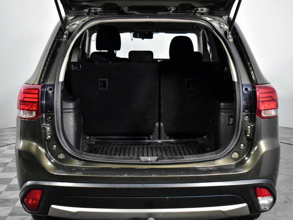 Б/У Митсубиши Оутлэндер 2017 года. Фото: #18