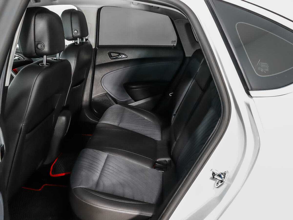 Б/У Опель Астра 2013 года. Фото: #9