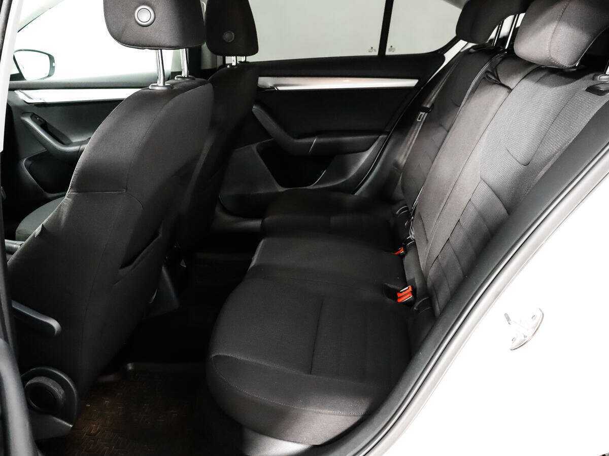 Б/У Шкода Октавия 2013 года. Фото: #9