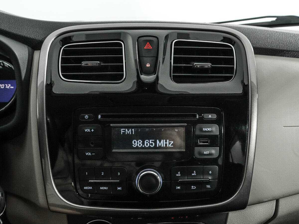 Б/У Рено Логан 2014 года. Фото: #12