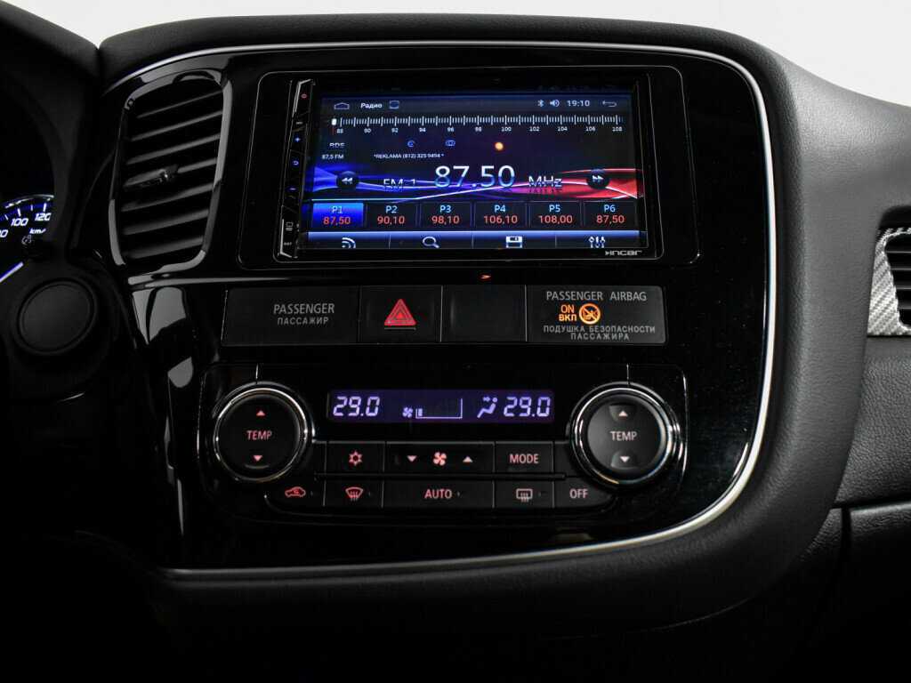 Б/У Митсубиши Оутлэндер 2014 года. Фото: #15