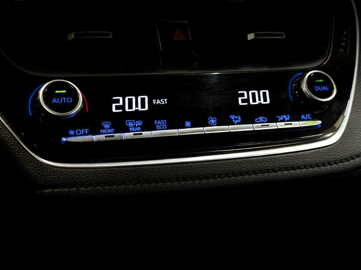 Б/У Тойота Королла 2019 года. Фото: #22