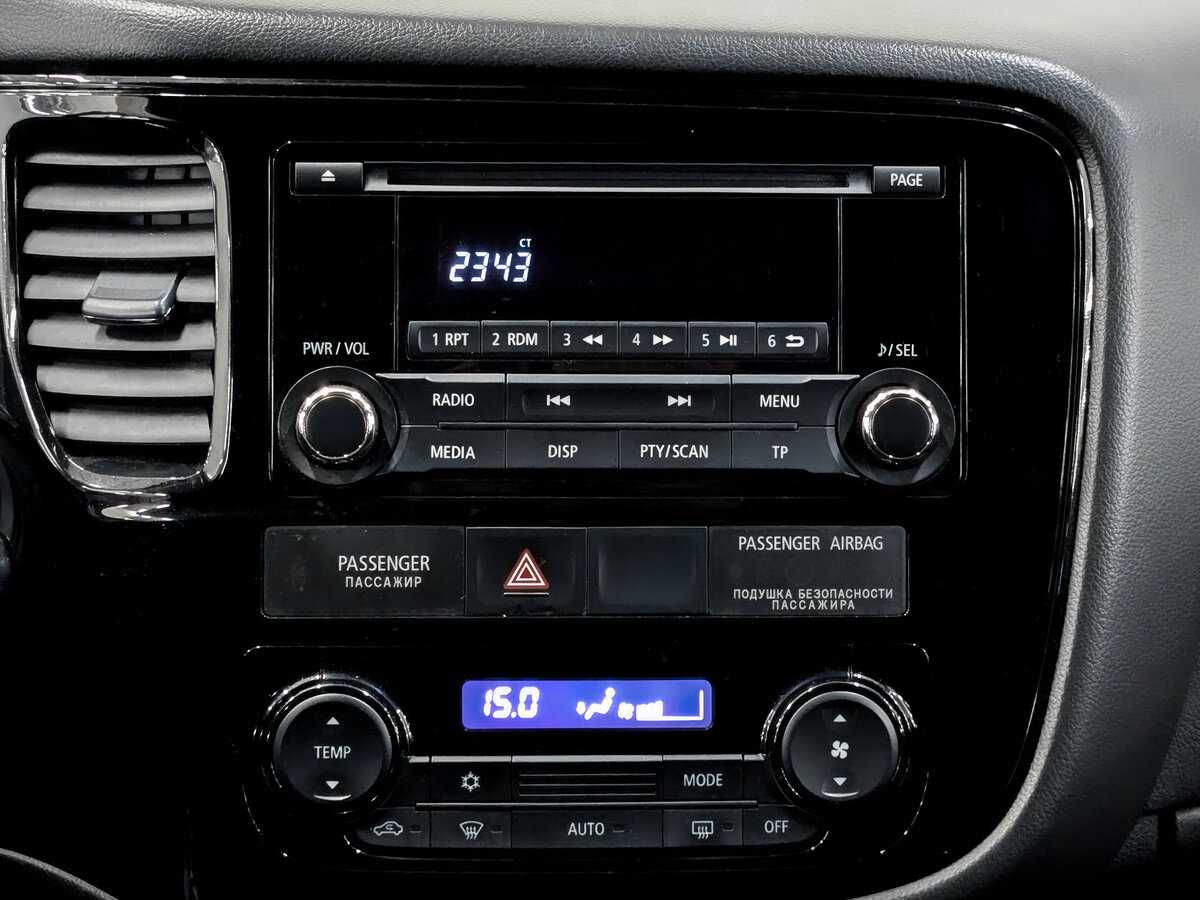 Б/У Митсубиши Оутлэндер 2017 года. Фото: #14