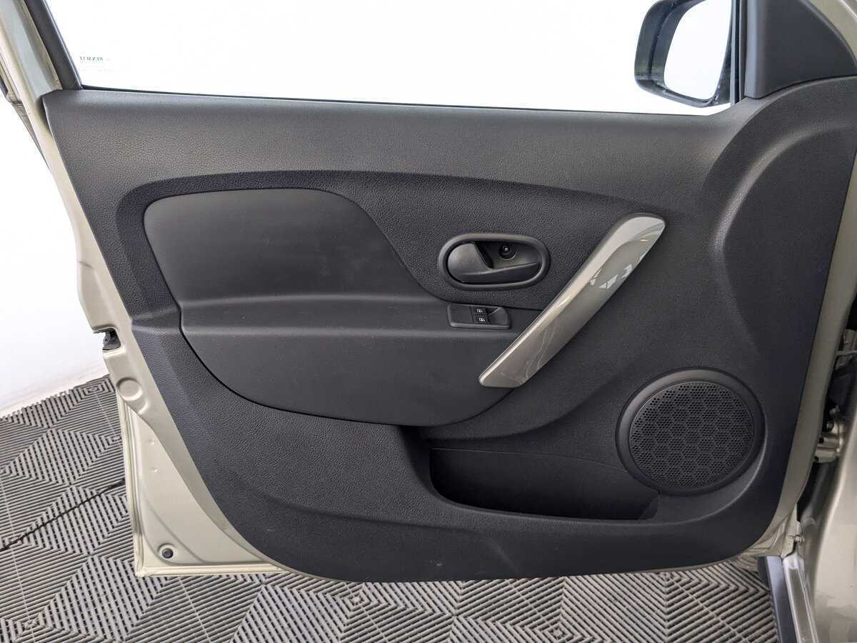 Б/У Рено Сандеро 2021 года. Фото: #16