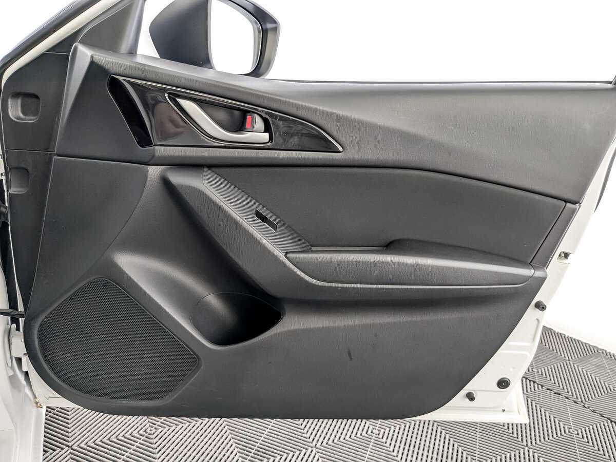 Б/У Мазда 3 2015 года. Фото: #23