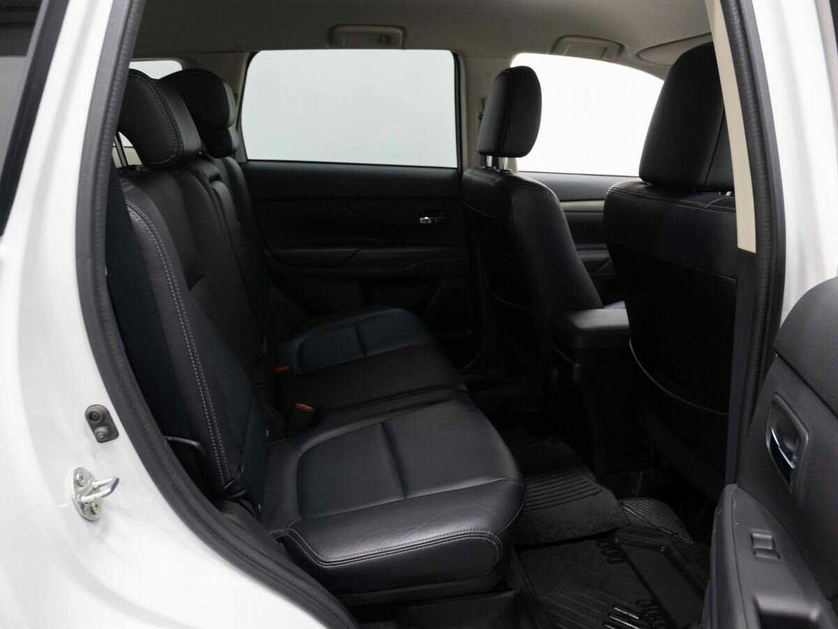 Б/У Митсубиши Оутлэндер 2012 года. Фото: #10