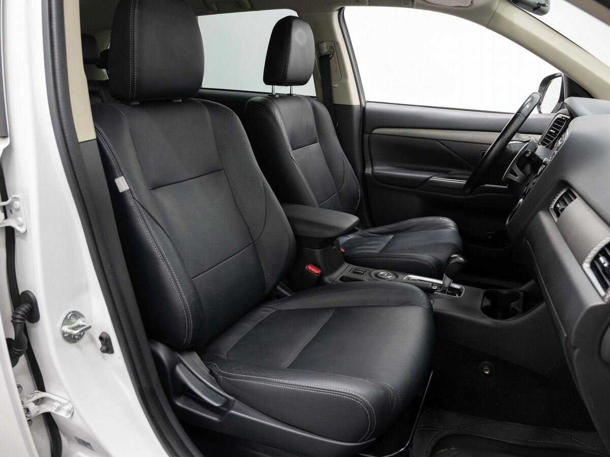 Б/У Митсубиши Оутлэндер 2012 года. Фото: #12