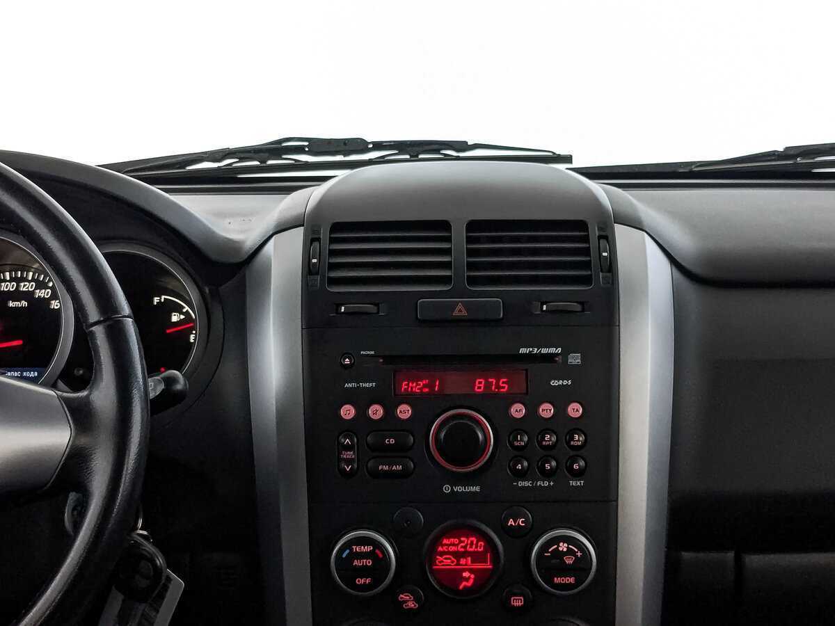 Б/У Сузуки Гранд Витара 2013 года. Фото: #16