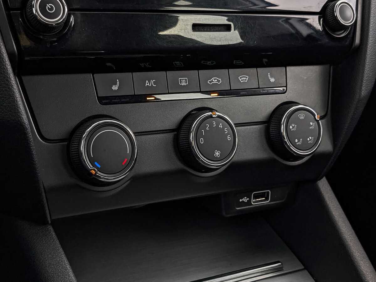 Б/У Шкода Октавия 2019 года. Фото: #20