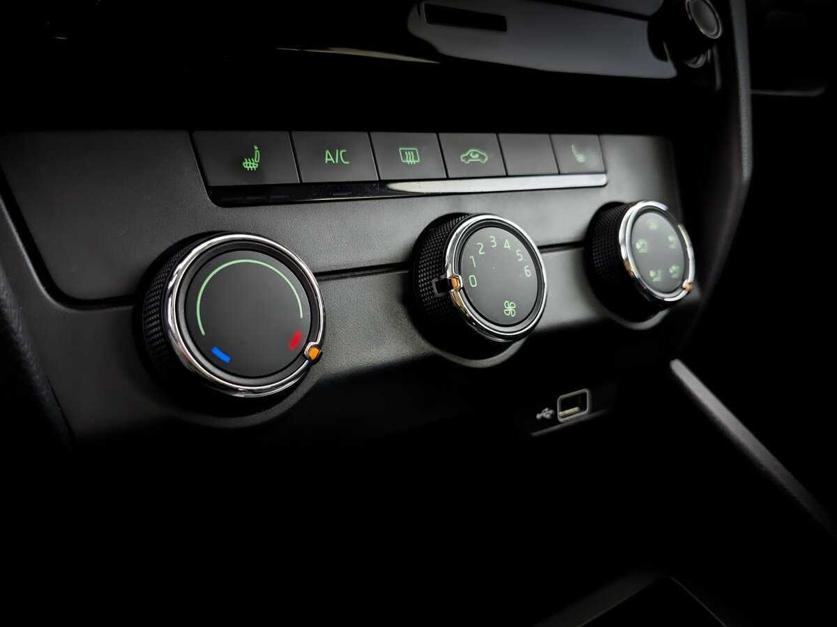 Б/У Шкода Октавия 2018 года. Фото: #24