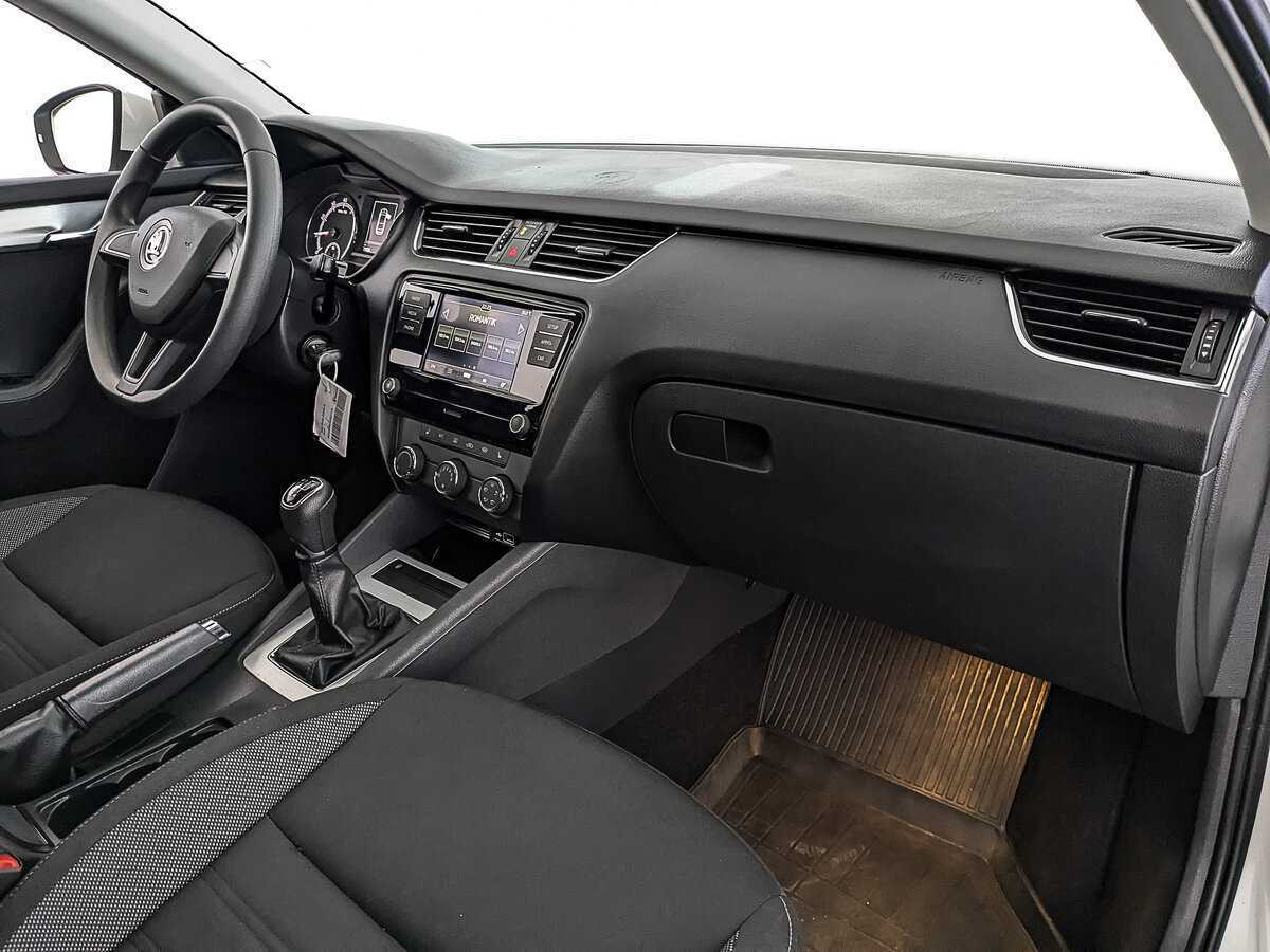 Б/У Шкода Октавия 2019 года. Фото: #11