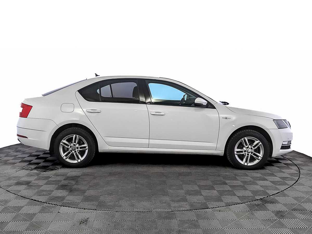 Б/У Шкода Октавия 2018 года. Фото: #3