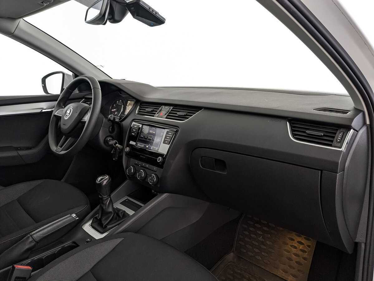 Б/У Шкода Октавия 2017 года. Фото: #9