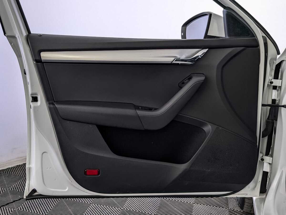 Б/У Шкода Октавия 2017 года. Фото: #17