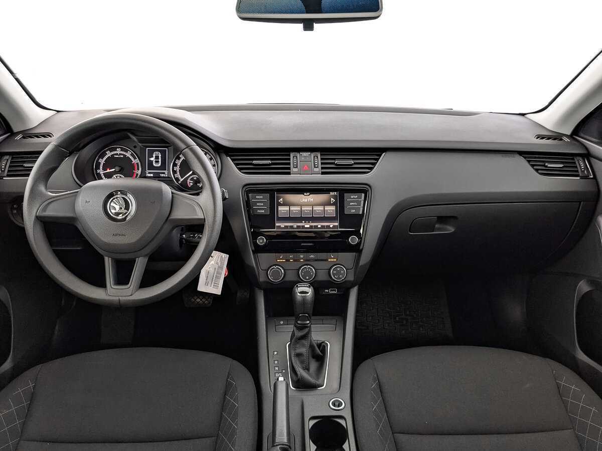 Б/У Шкода Октавия 2019 года. Фото: #11