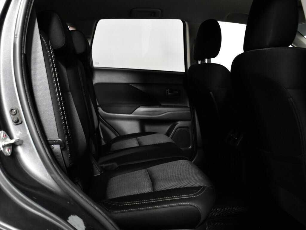 Б/У Митсубиши Оутлэндер 2019 года. Фото: #9