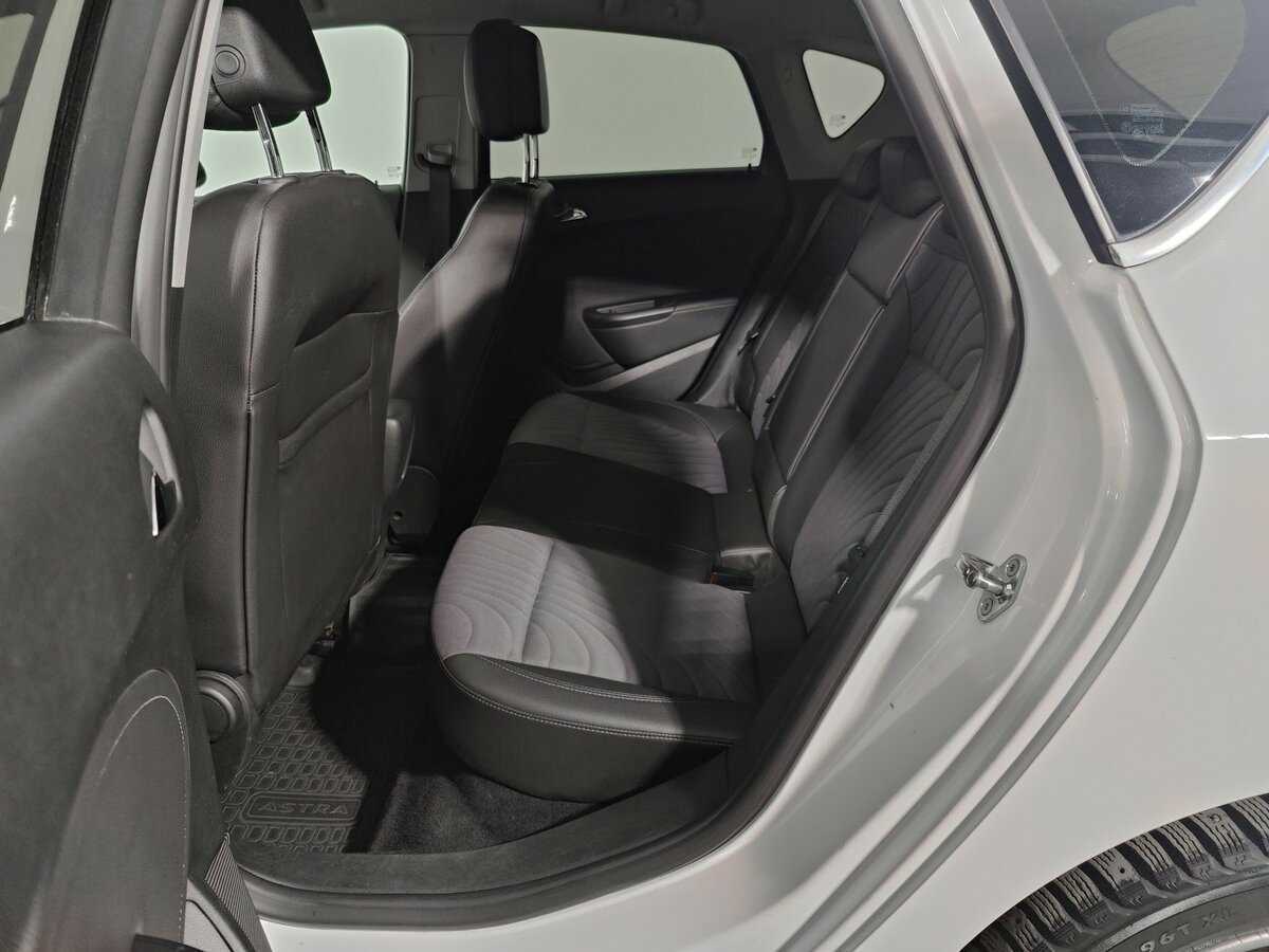 Б/У Опель Астра 2014 года. Фото: #12