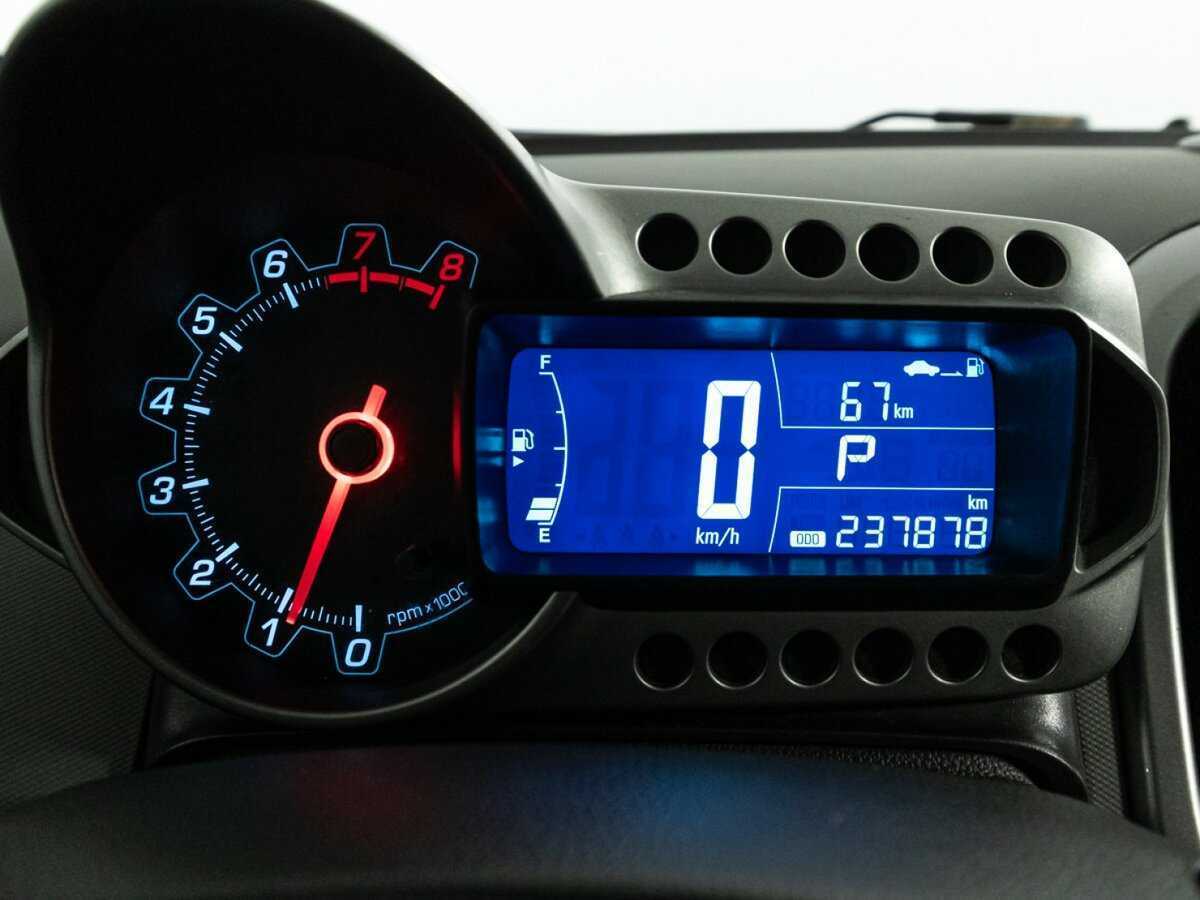 Б/У Шевроле Авео 2015 года. Фото: #11