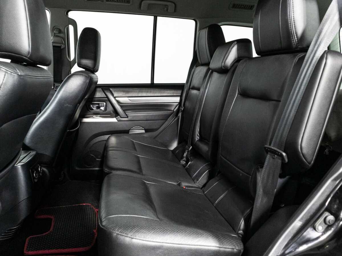 Б/У Митсубиши Паджеро 2012 года. Фото: #7