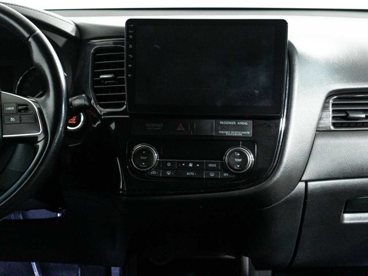 Б/У Митсубиши Оутлэндер 2016 года. Фото: #13