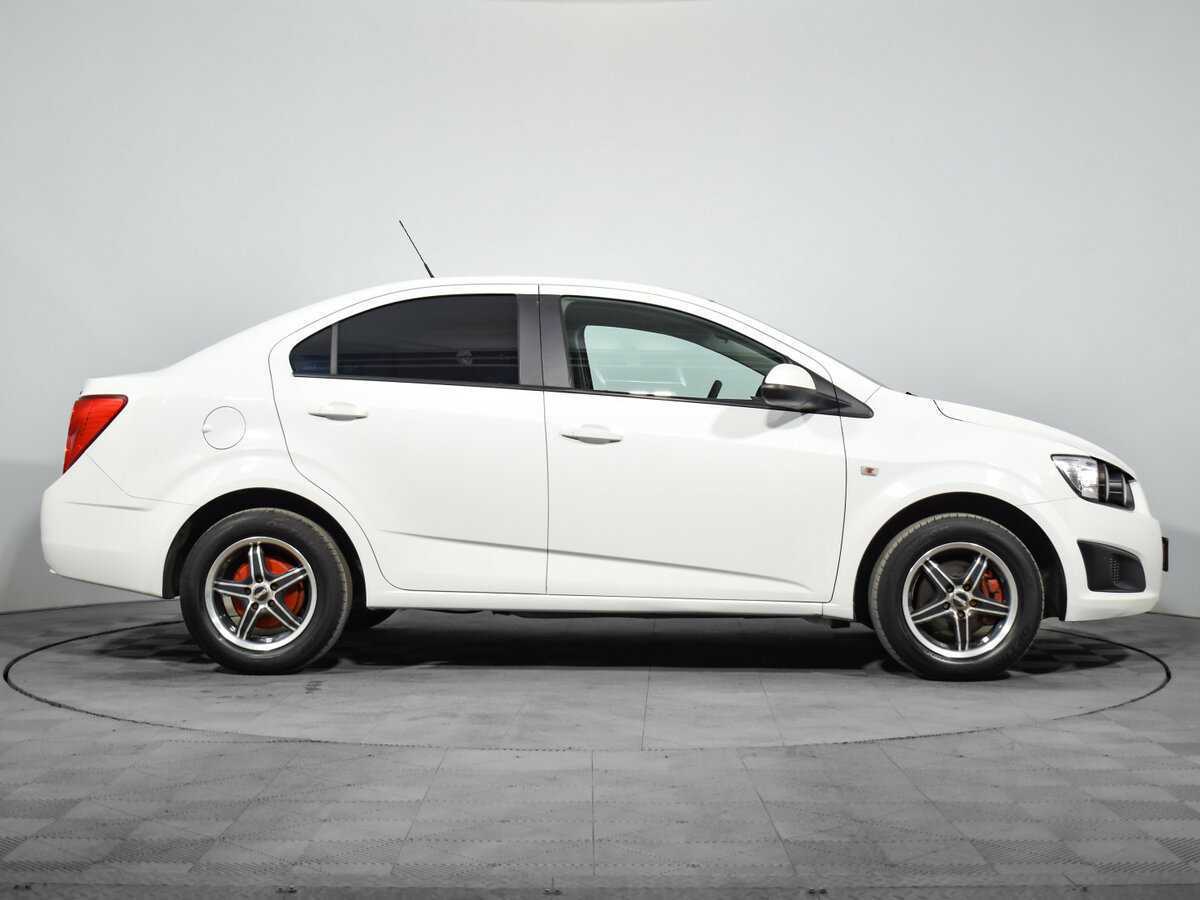 Б/У Шевроле Авео 2014 года. Фото: #3