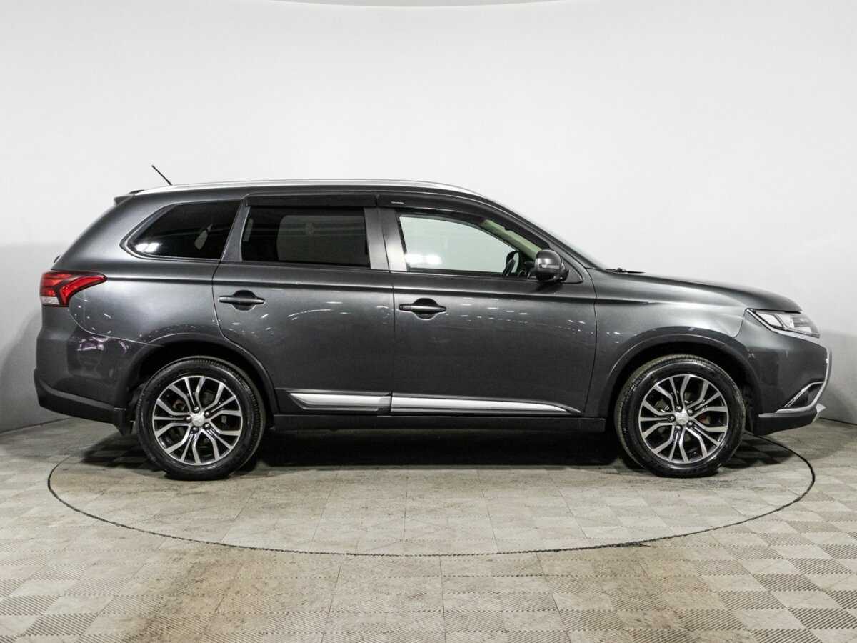 Б/У Митсубиши Оутлэндер 2015 года. Фото: #3