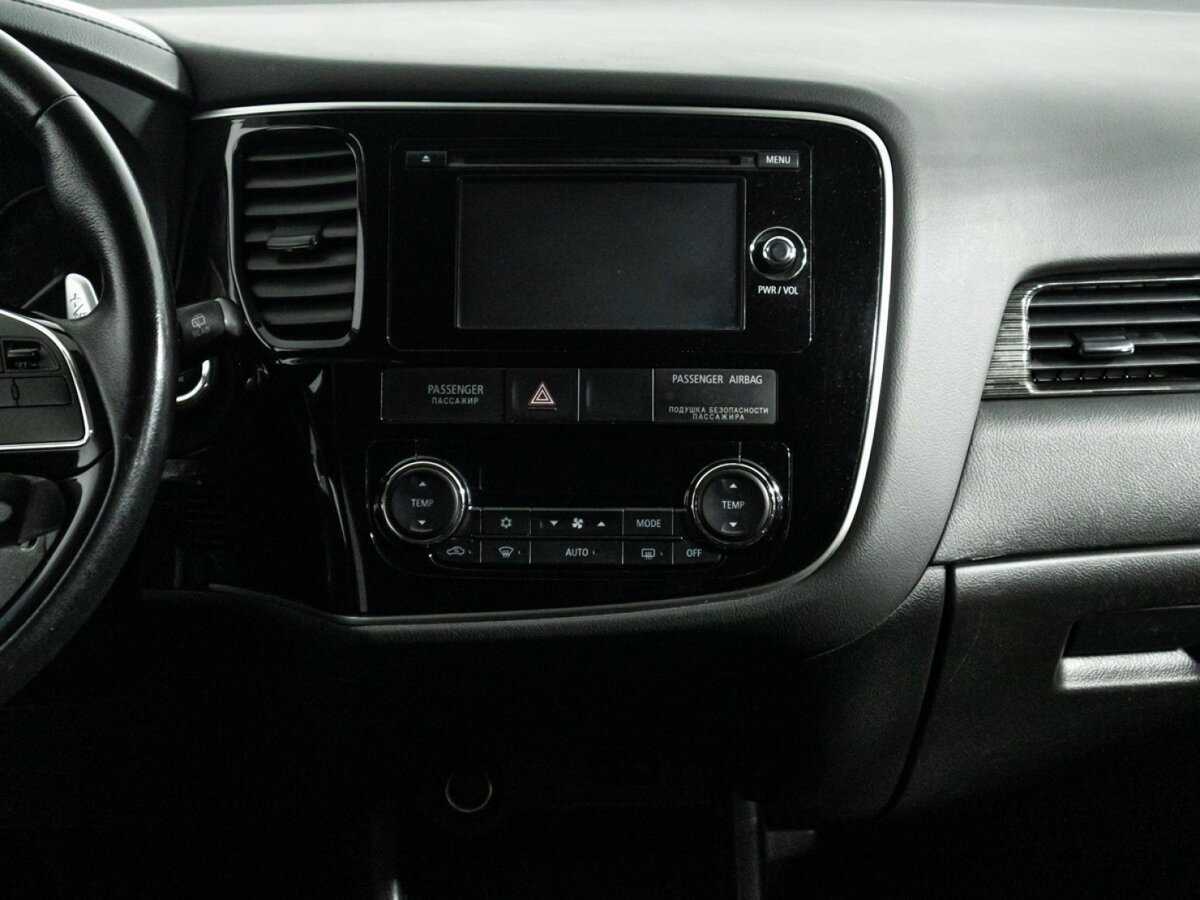 Б/У Митсубиши Оутлэндер 2015 года. Фото: #13