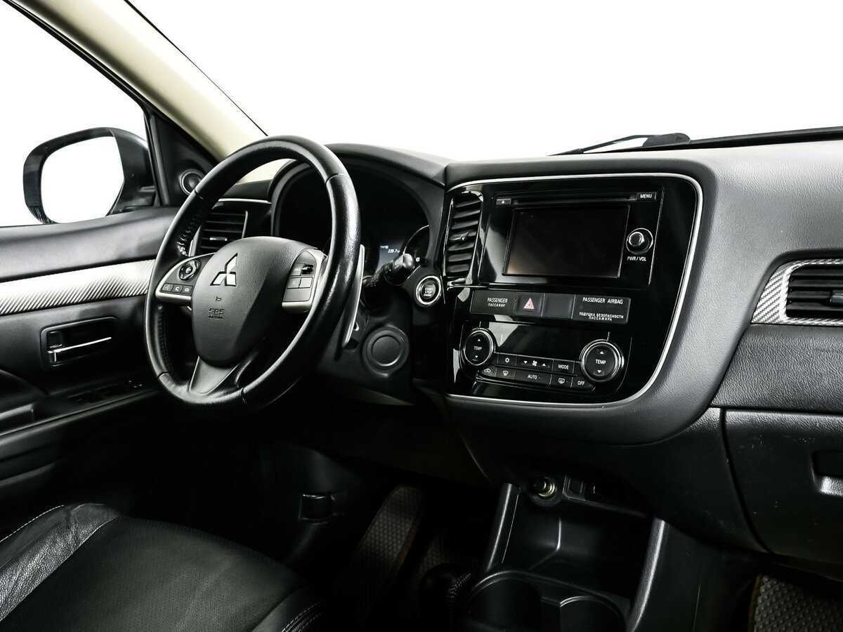 Б/У Митсубиши Оутлэндер 2015 года. Фото: #8