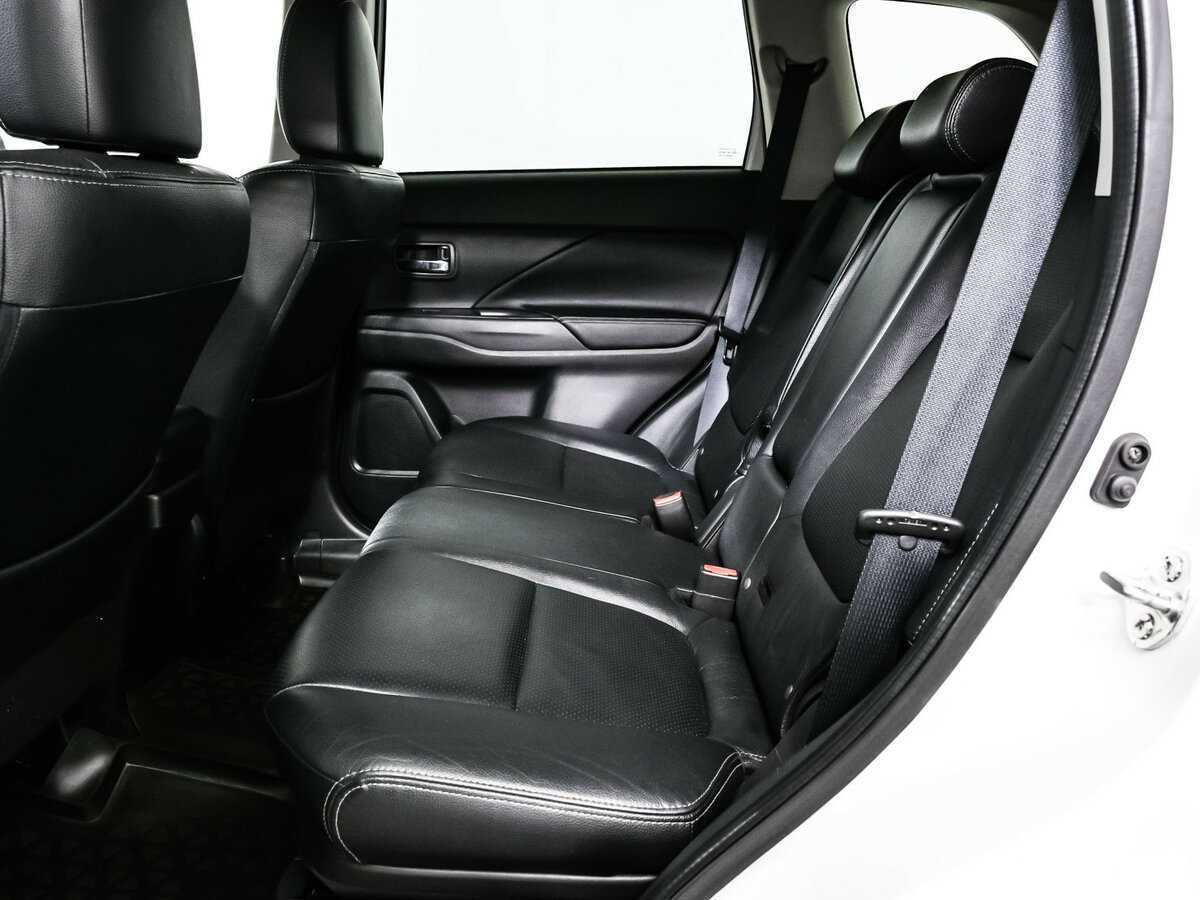 Б/У Митсубиши Оутлэндер 2014 года. Фото: #11