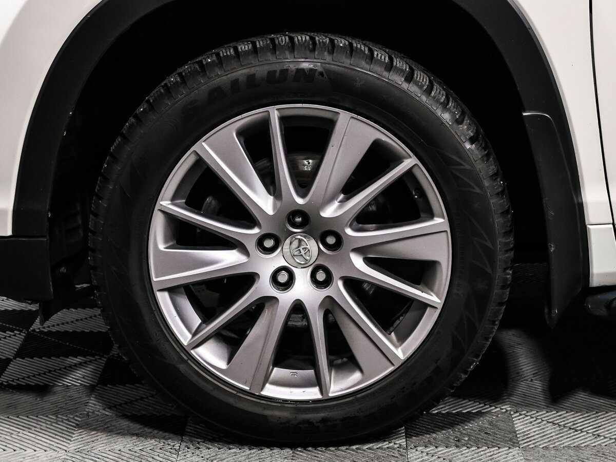 Б/У Тойота Хайлэндер 2014 года. Фото: #14