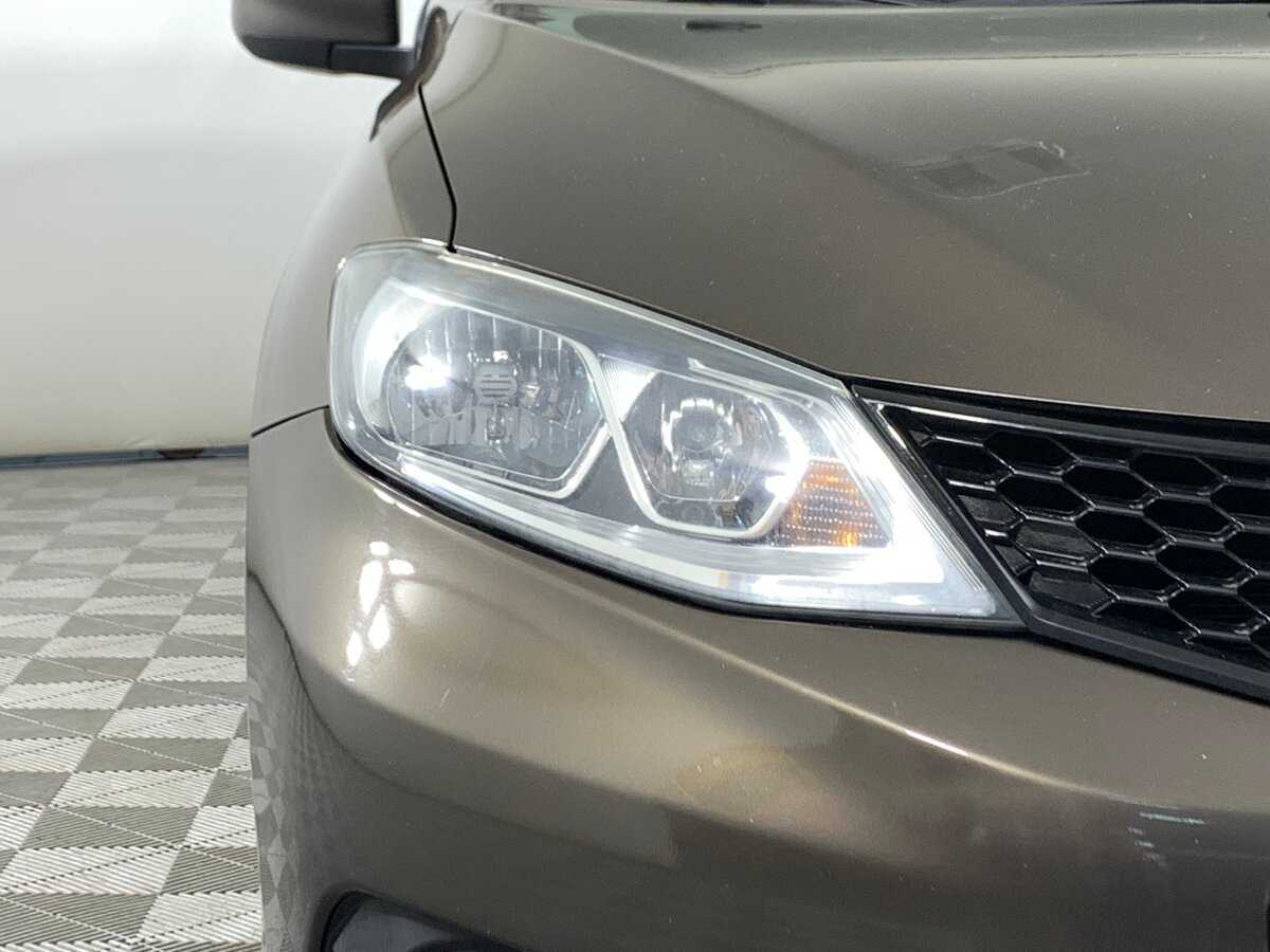 Б/У Ниссан Тиида 2015 года. Фото: #9