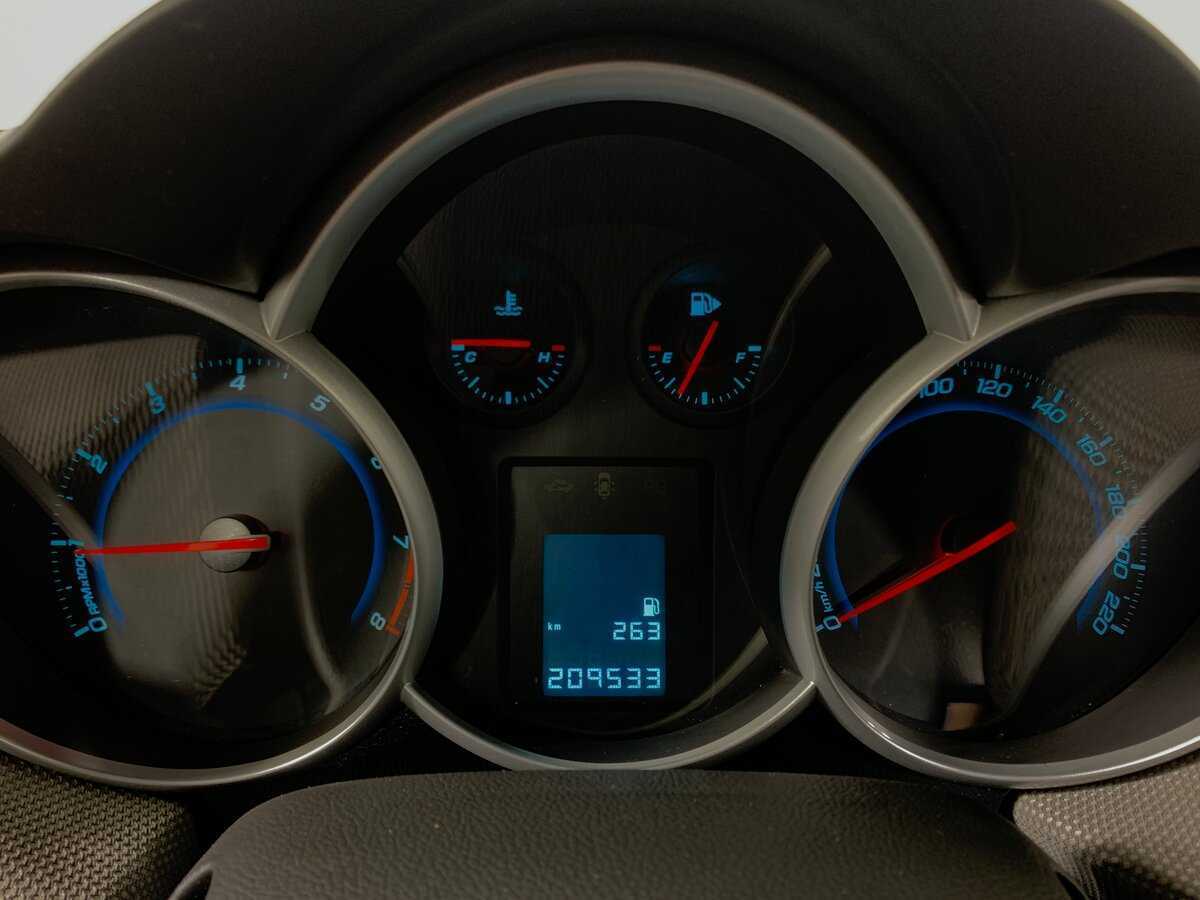 Б/У Шевроле Круз 2013 года. Фото: #12