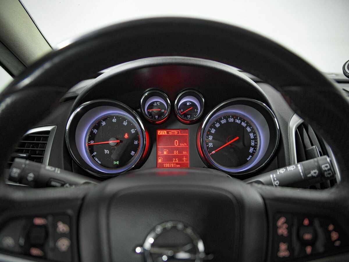 Б/У Опель Астра 2012 года. Фото: #6