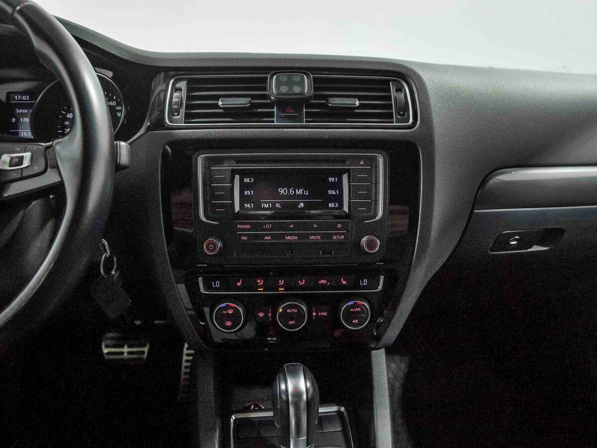 Б/У Фольксваген Джетта 2016 года. Фото: #8