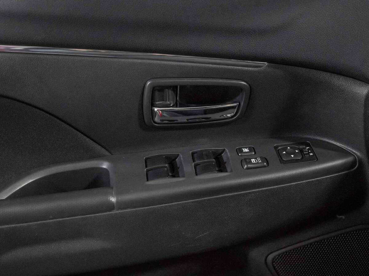 Б/У Митсубиши АС-Икс 2018 года. Фото: #11