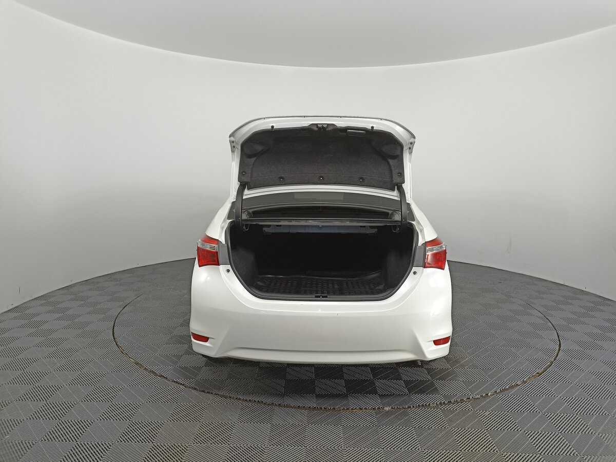 Б/У Тойота Королла 2013 года. Фото: #9