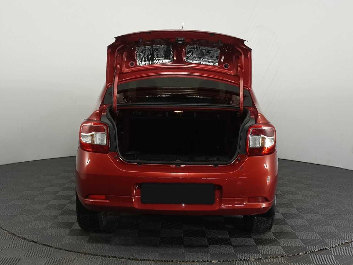 Б/У Рено Логан 2015 года. Фото: #8