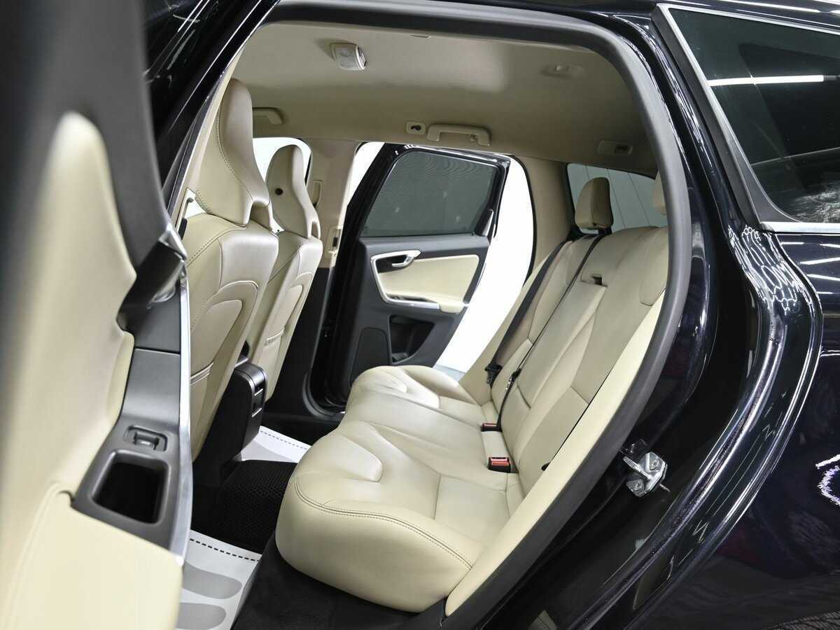 Б/У Вольво ИксЦ60 2014 года. Фото: #4