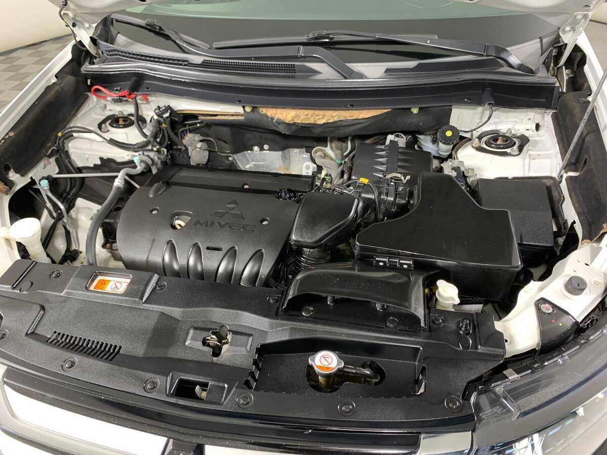 Б/У Митсубиши Оутлэндер 2016 года. Фото: #10