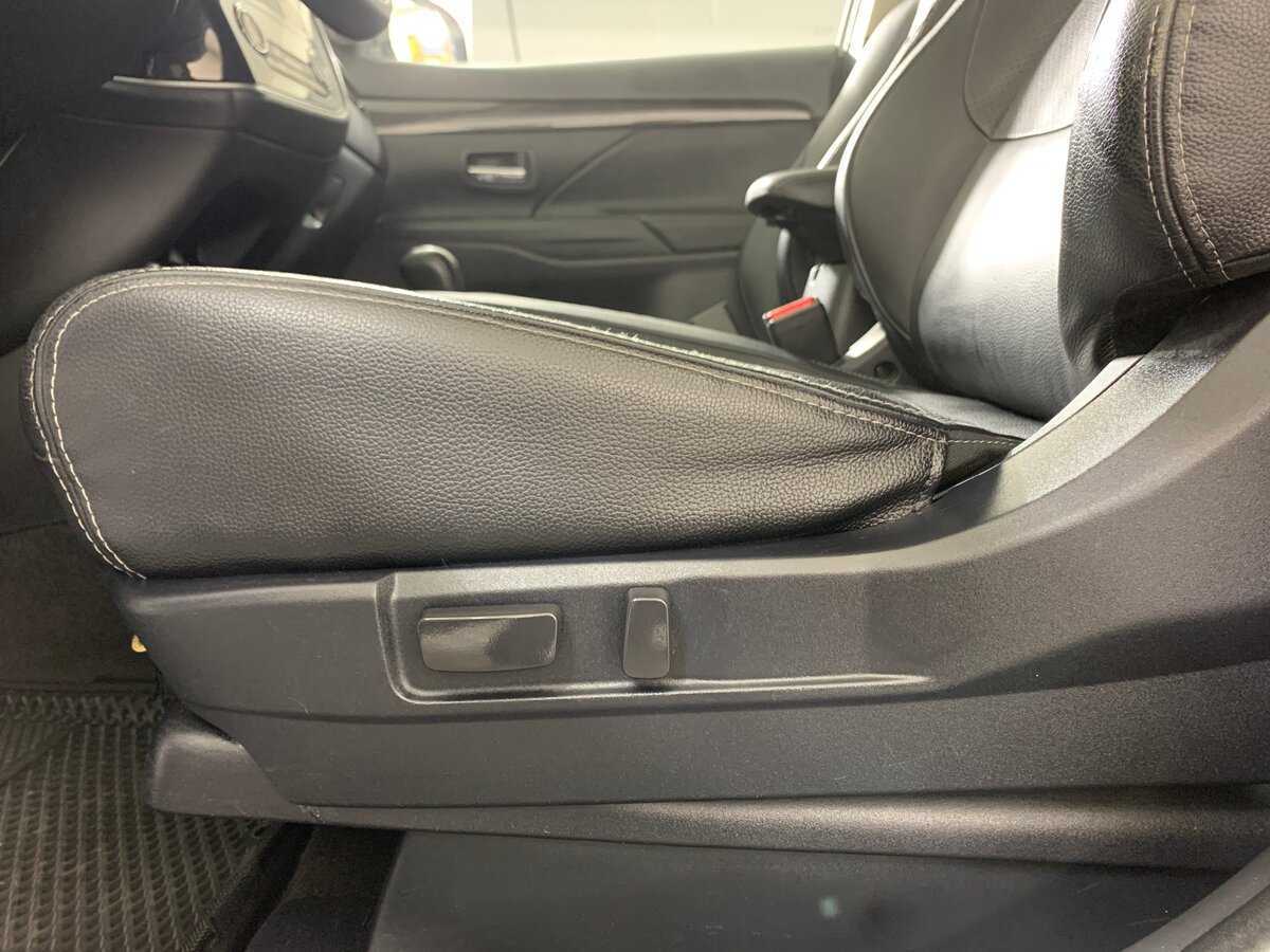 Б/У Митсубиши Оутлэндер 2016 года. Фото: #16