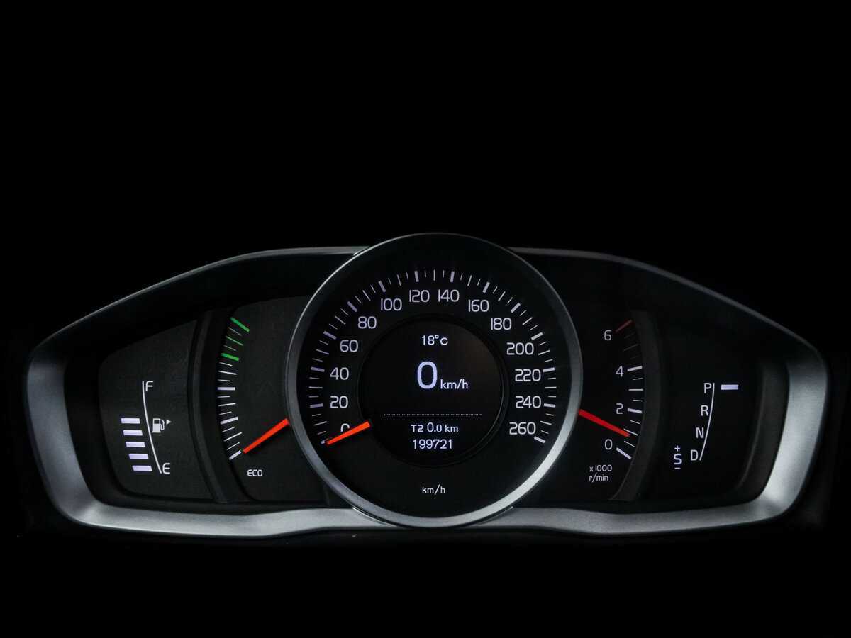 Б/У Вольво ИксЦ60 2014 года. Фото: #24