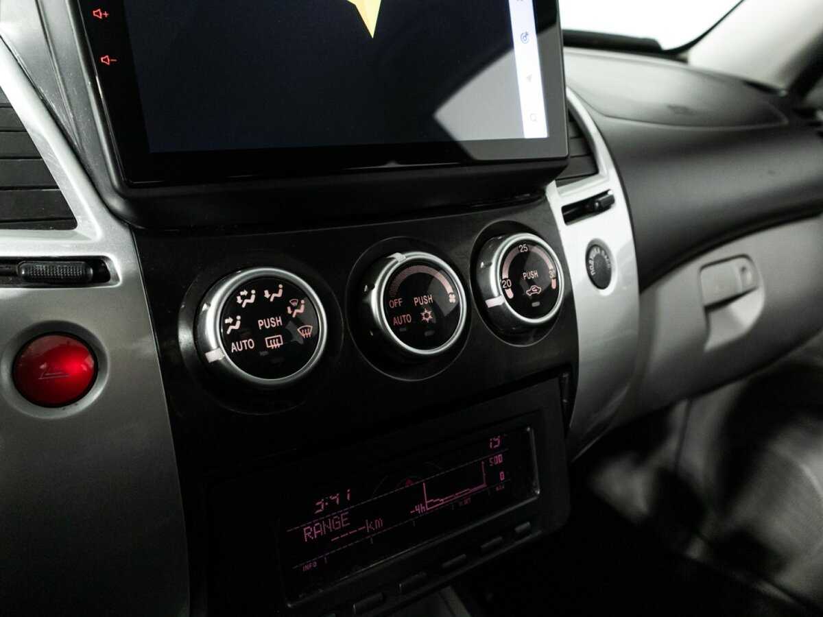 Б/У Митсубиши Паджеро Спорт 2013 года. Фото: #15