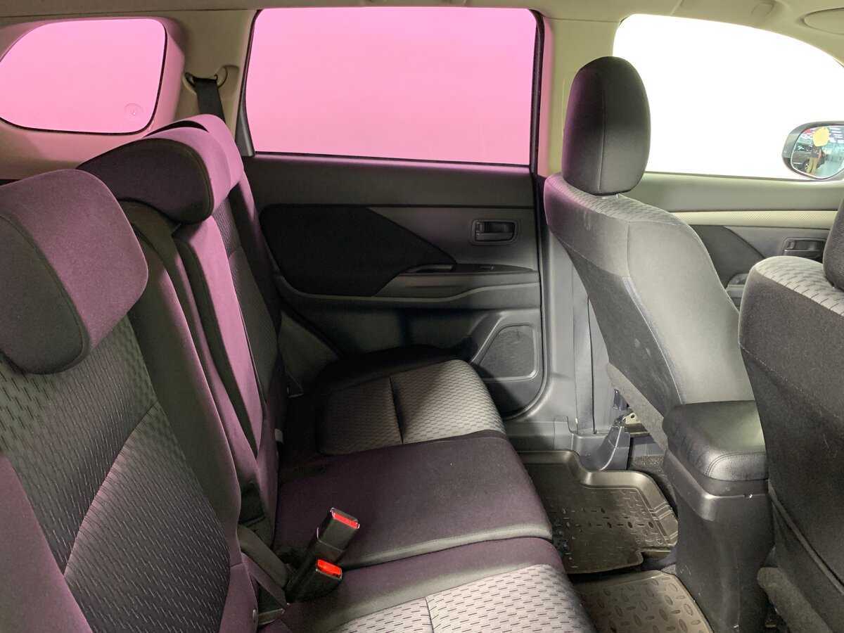 Б/У Митсубиши Оутлэндер 2013 года. Фото: #17