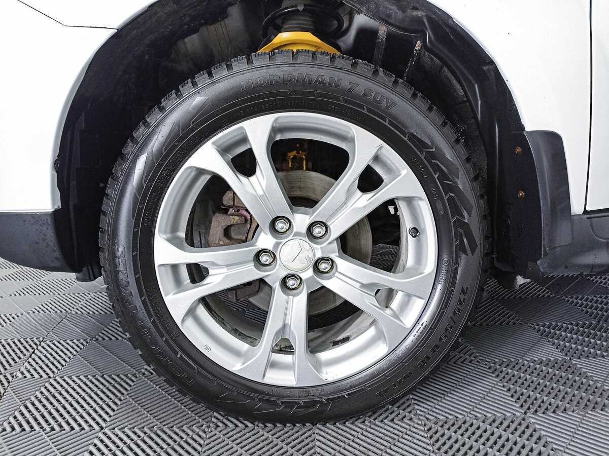 Б/У Митсубиши Оутлэндер 2012 года. Фото: #17