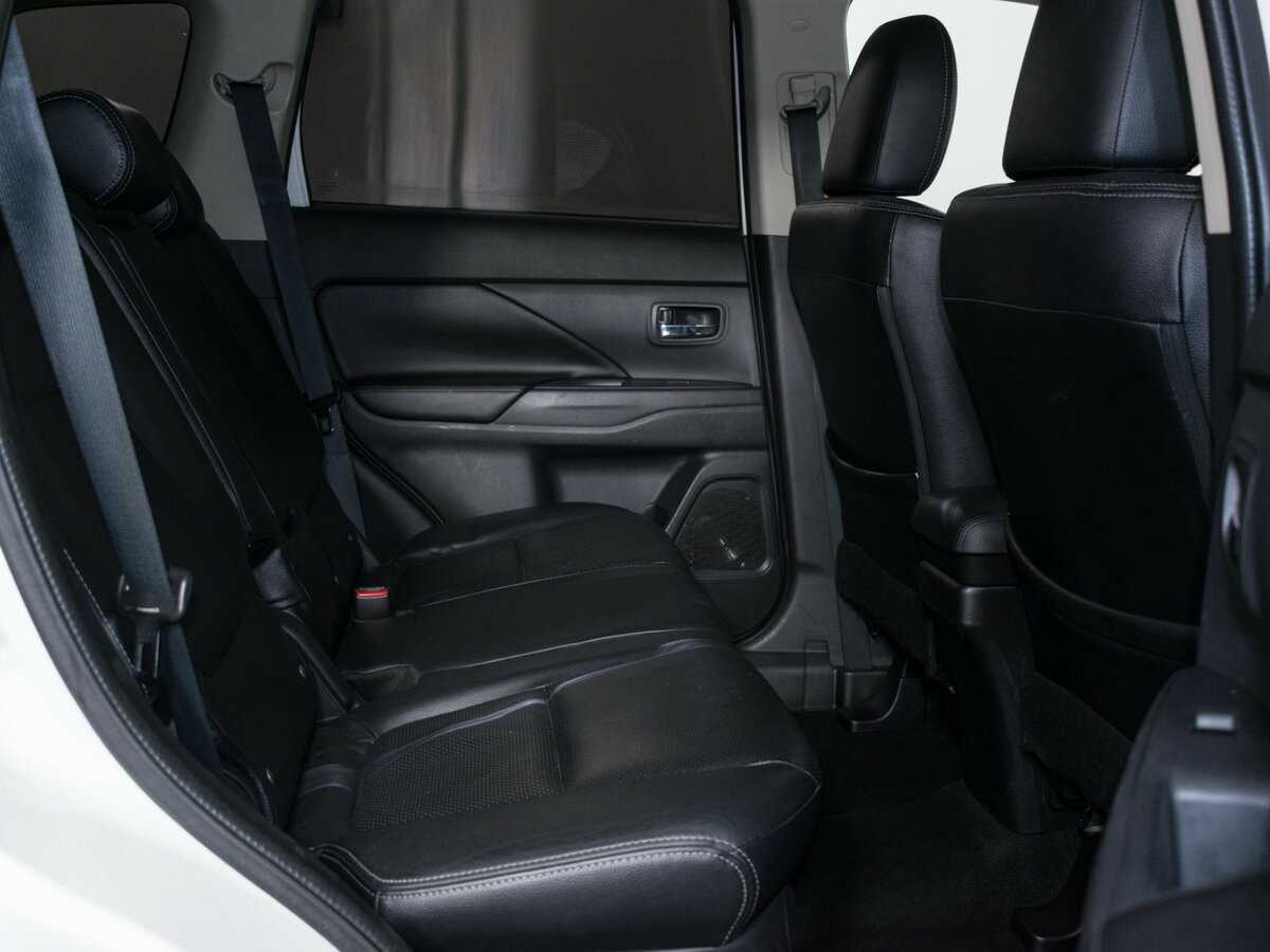 Б/У Митсубиши Оутлэндер 2013 года. Фото: #10