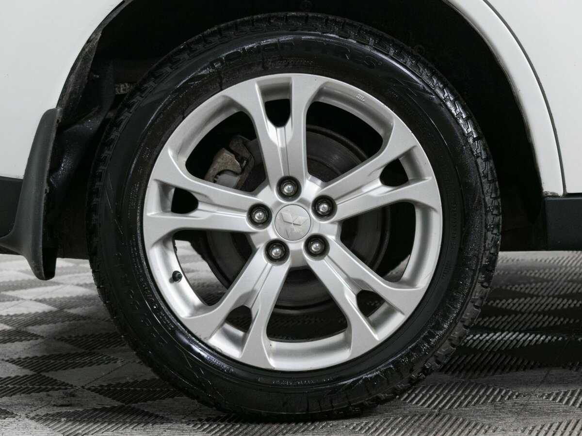 Б/У Митсубиши Оутлэндер 2013 года. Фото: #17